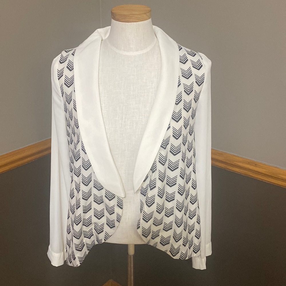 Fate chevron print cream & black long sleeve blazer blouse size small
